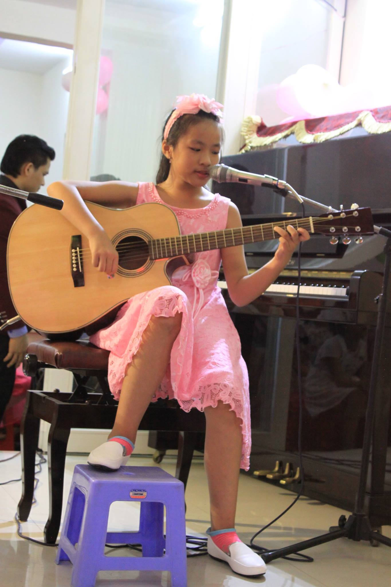 Guitar đệm hát với học viên tại ChaChaCha
